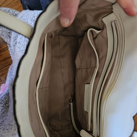 There are many brands of purses and clothing all are negotiable - Picture 16 of 16